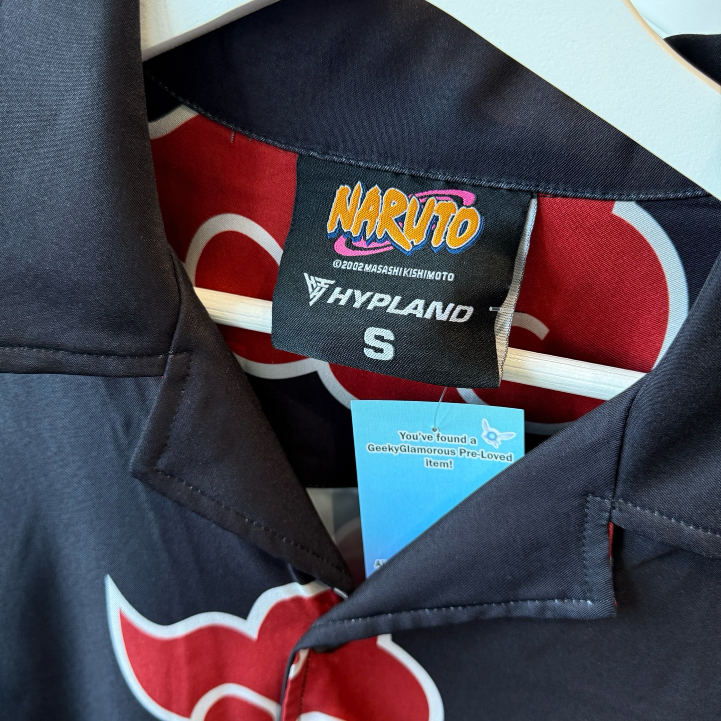 Shirt neck label with the Naruto and Hypland logos. Also a giant "S" for size small. 
