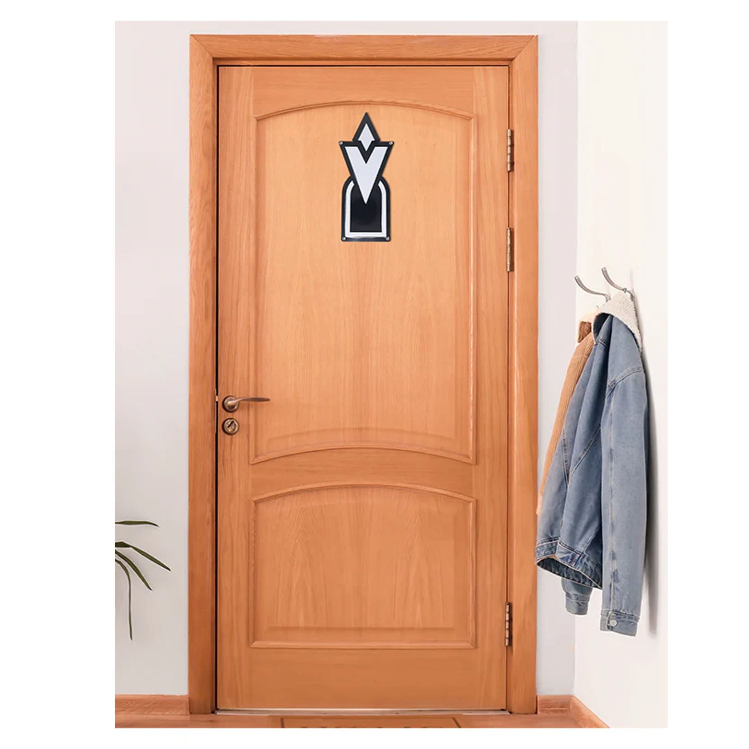 Door with tin sign of the quest marker from The Elder Scrolls V: Skyrim. 
